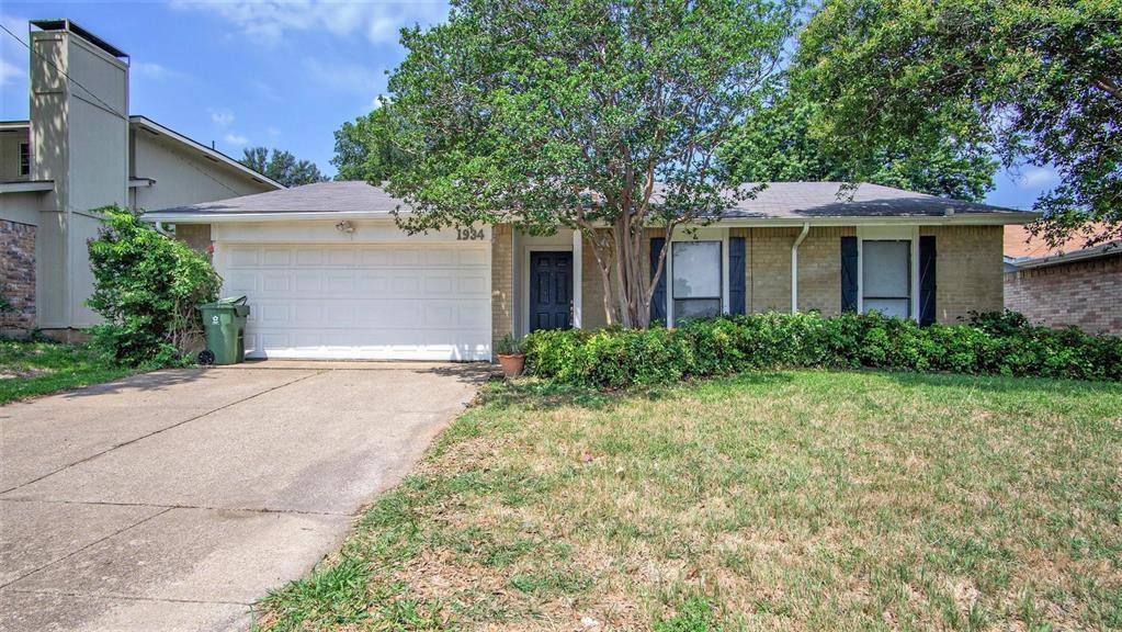 1934 Lost Creek Drive, Arlington, TX 76006