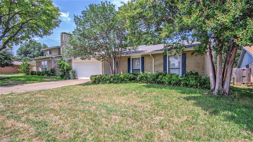 1934 Lost Creek Drive, Arlington, TX 76006