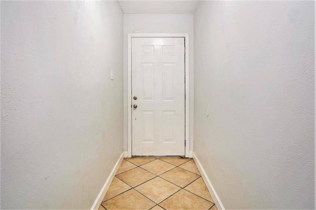 1934 Lost Creek Drive, Arlington, TX 76006