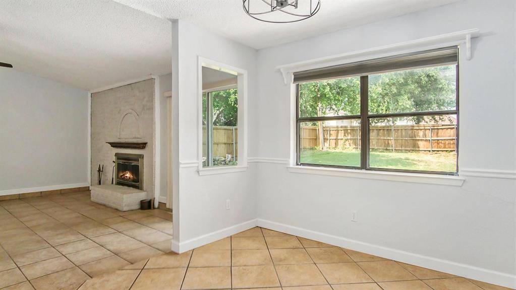 1934 Lost Creek Drive, Arlington, TX 76006