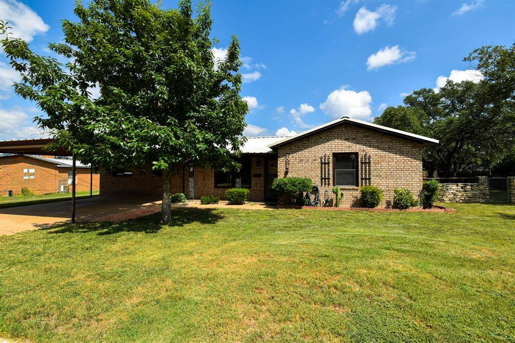 2013 S Walnut, Brady, TX 76825