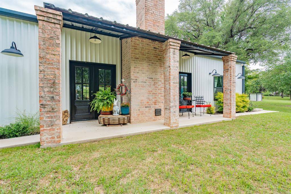 853 County Road 2215, Decatur, TX 76234