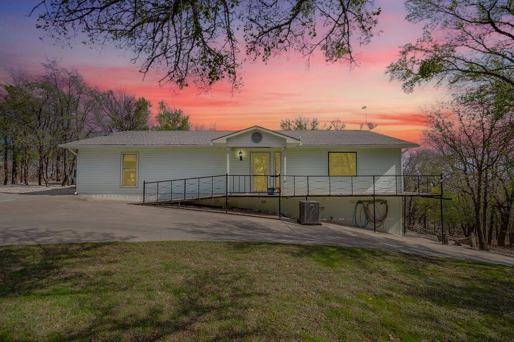 292 Pam Drive, Chico, TX 76431