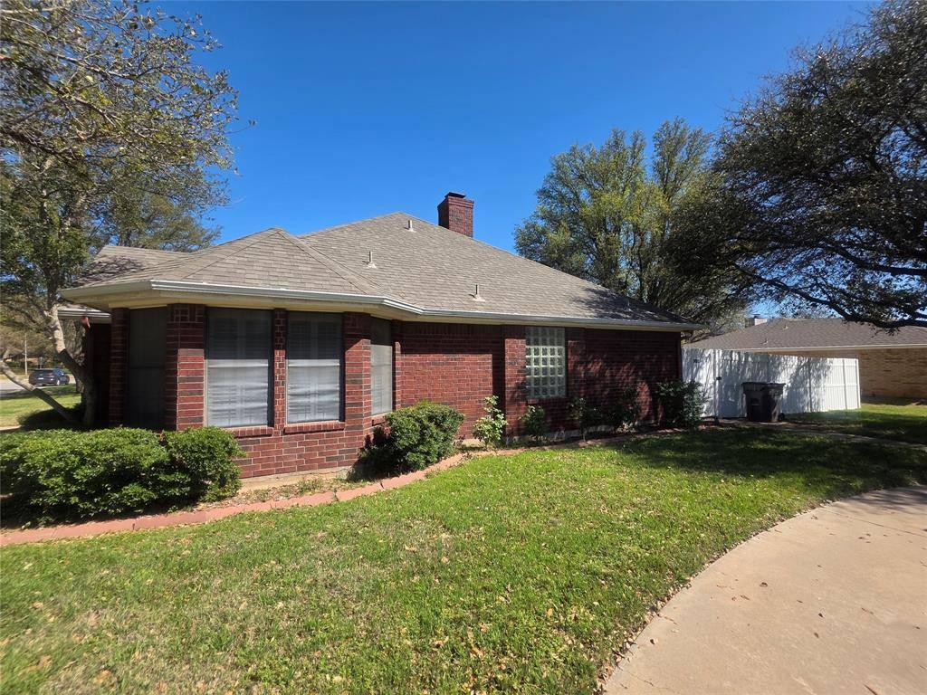 1404 Roanoake Drive, Graham, TX 76450