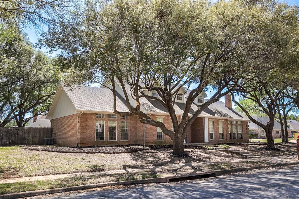 3704 Cross Bend Drive, Arlington, TX 76016