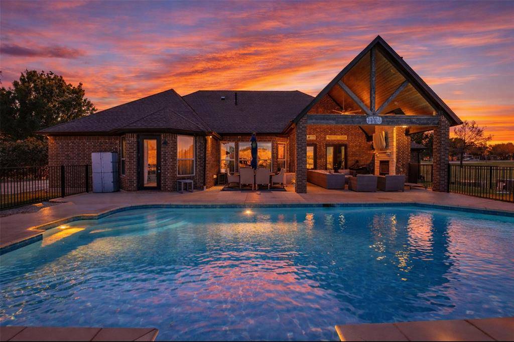 2009 Tree Top Court, Granbury, TX 76049