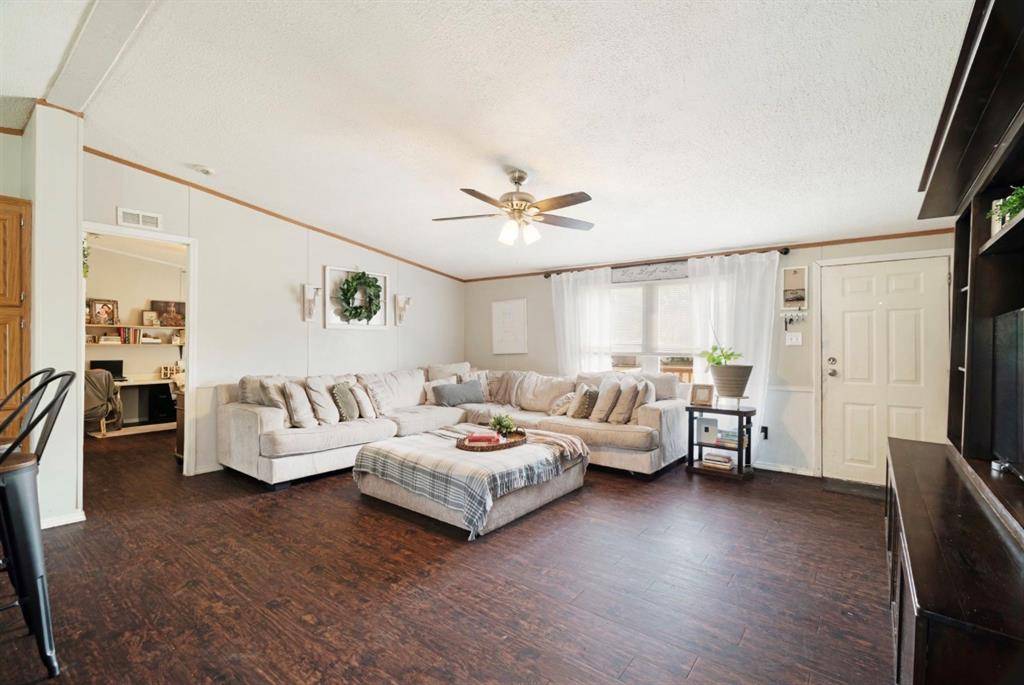 81 County Road 44880, Blossom, TX 75416