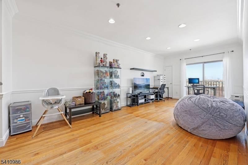 15-19 Tichenor Ln #407, Newark City, NJ 07114