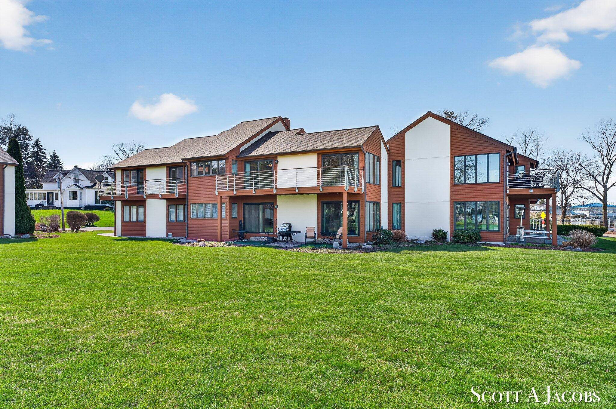 1131 S Shore DR, Holland City, MI 49423