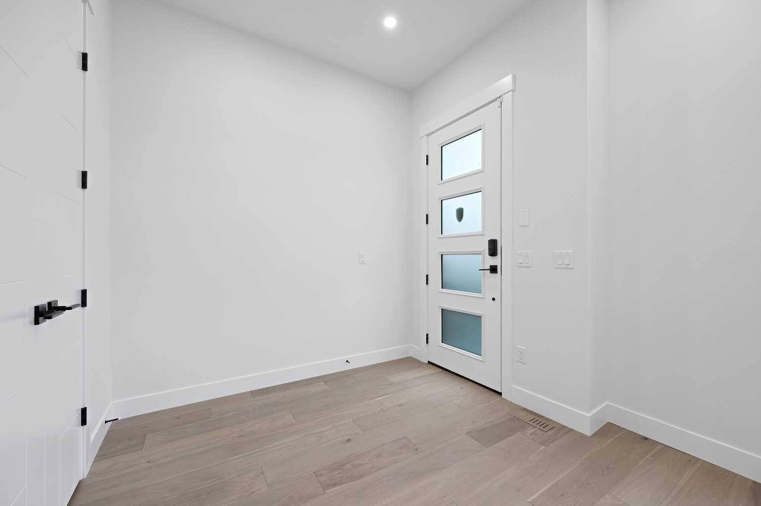 8112 Bowness RD NW, Calgary, AB T3B 0H6