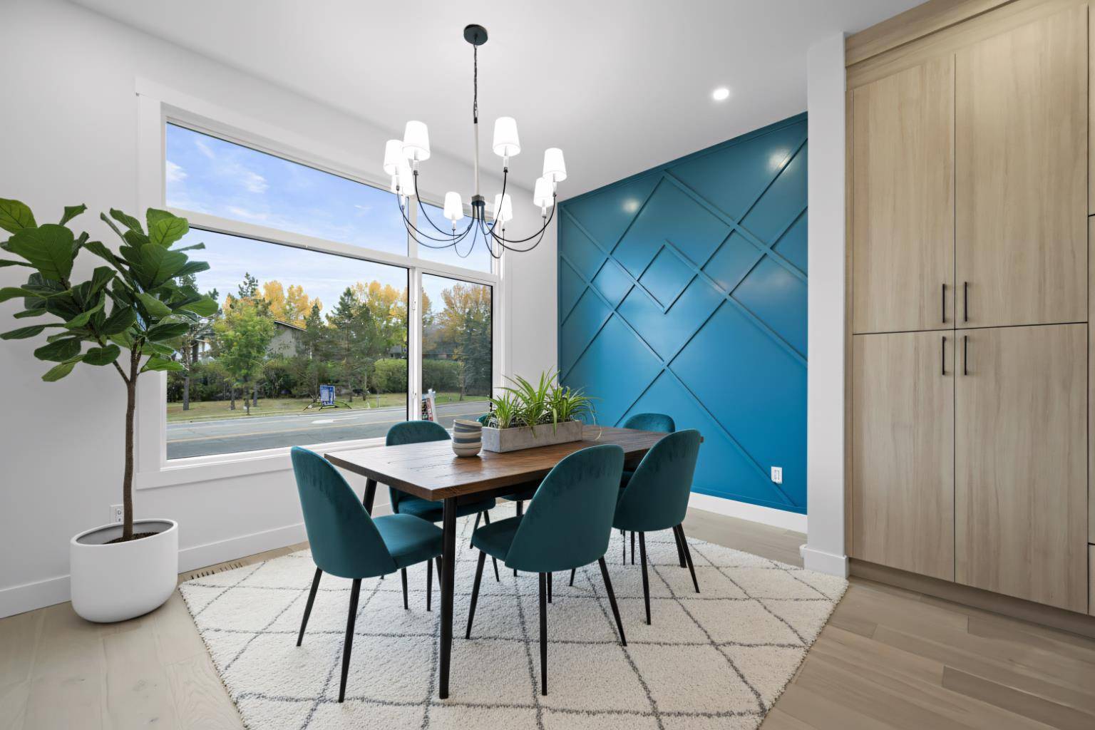 8112 Bowness RD NW, Calgary, AB T3B 0H6