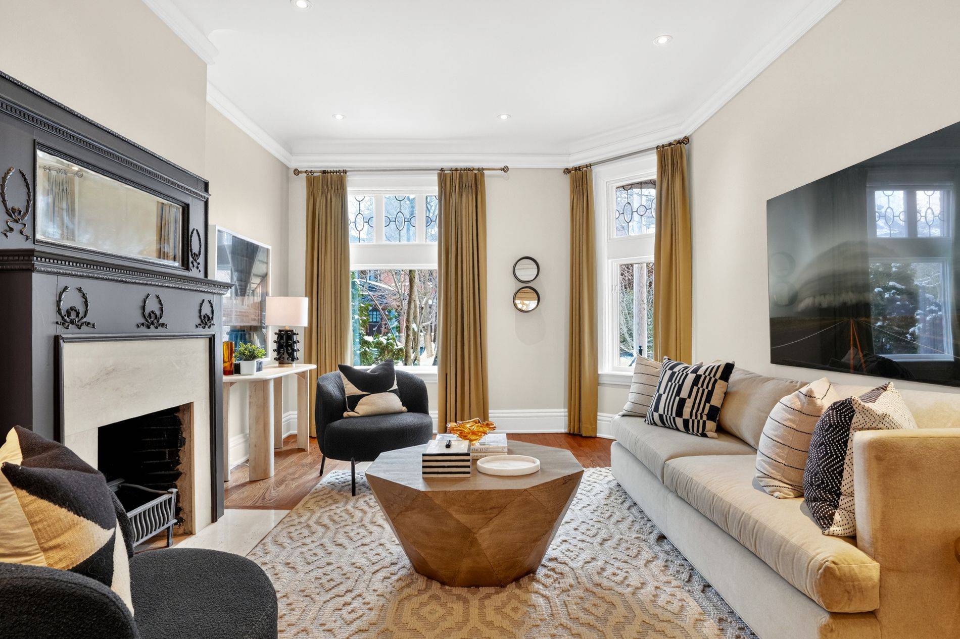 46 Admiral RD, Toronto C02, ON M5R 2L5