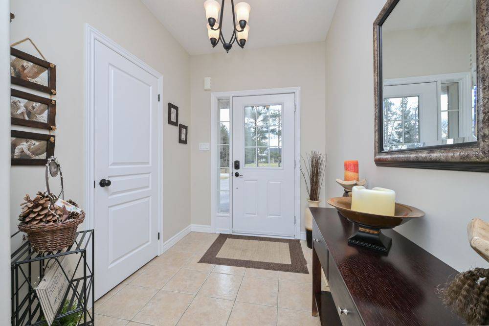 10 Fisher DR, Adjala-tosorontio, ON L0M 1J0