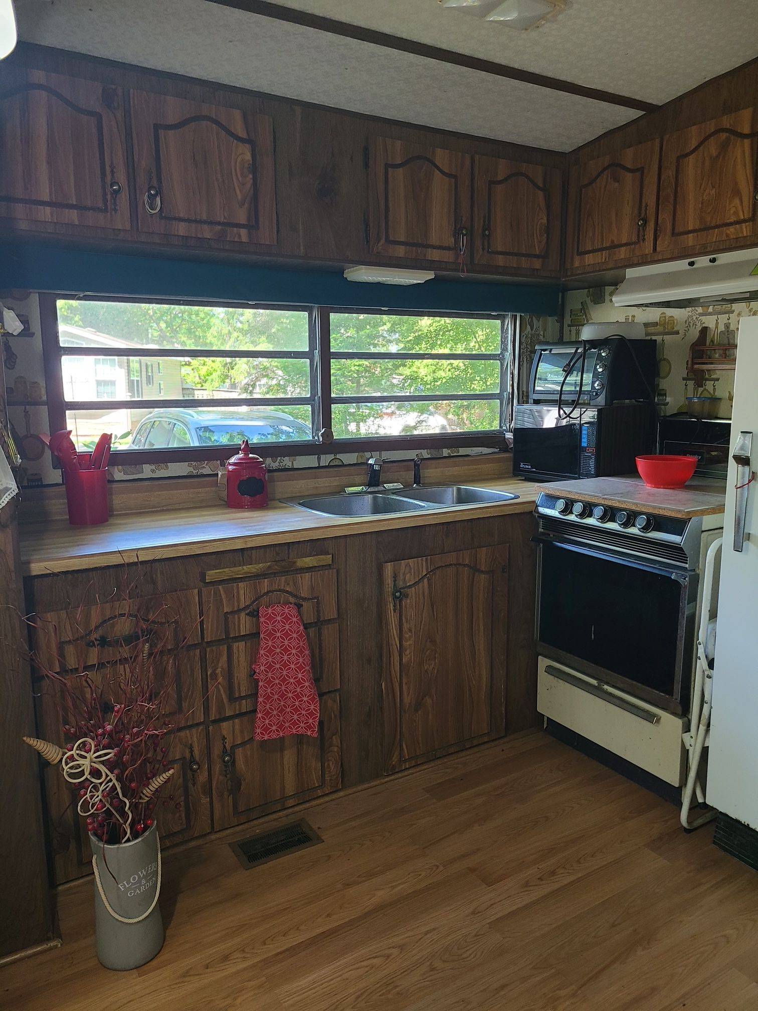 105 Horseshoe CIR, Georgina, ON L0E 1N0