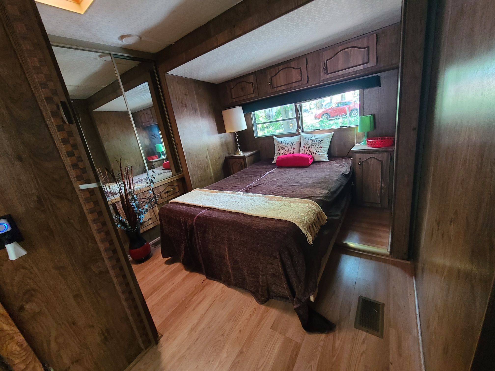 105 Horseshoe CIR, Georgina, ON L0E 1N0