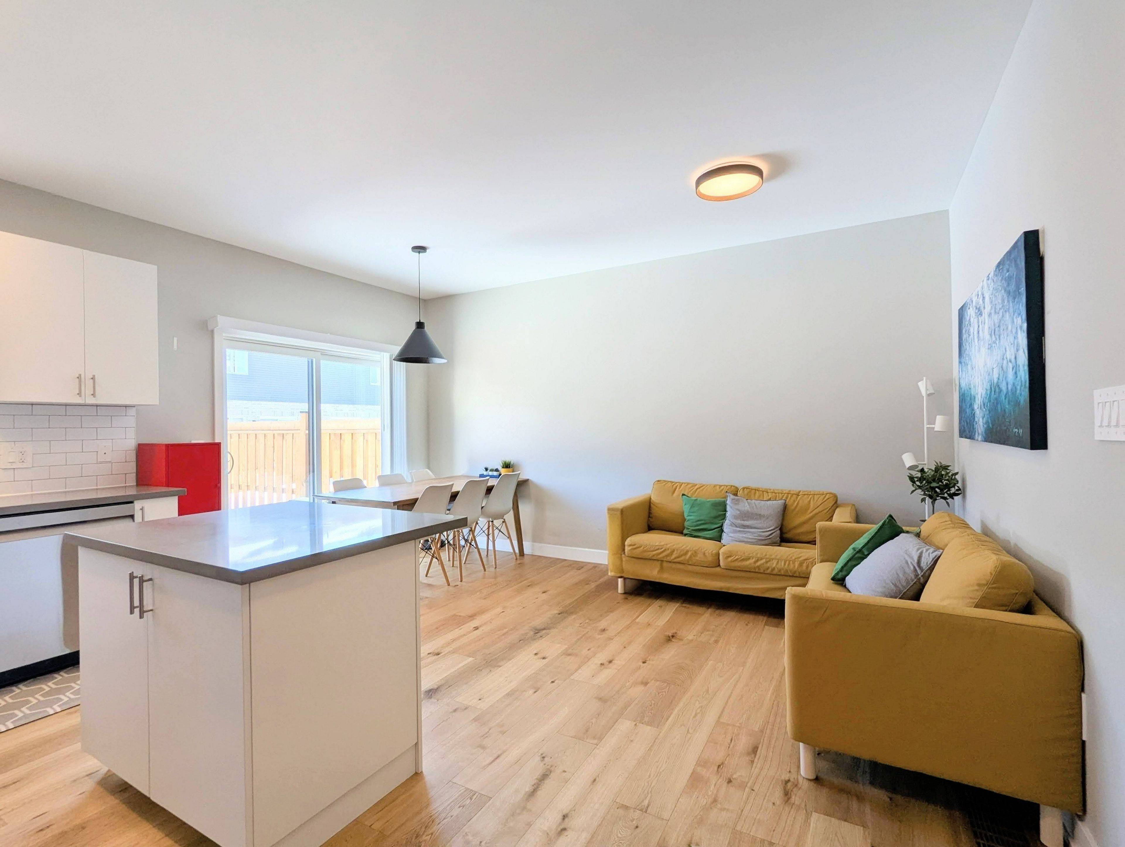 22 Westwood AVE, Barrie, ON L9J 0M6