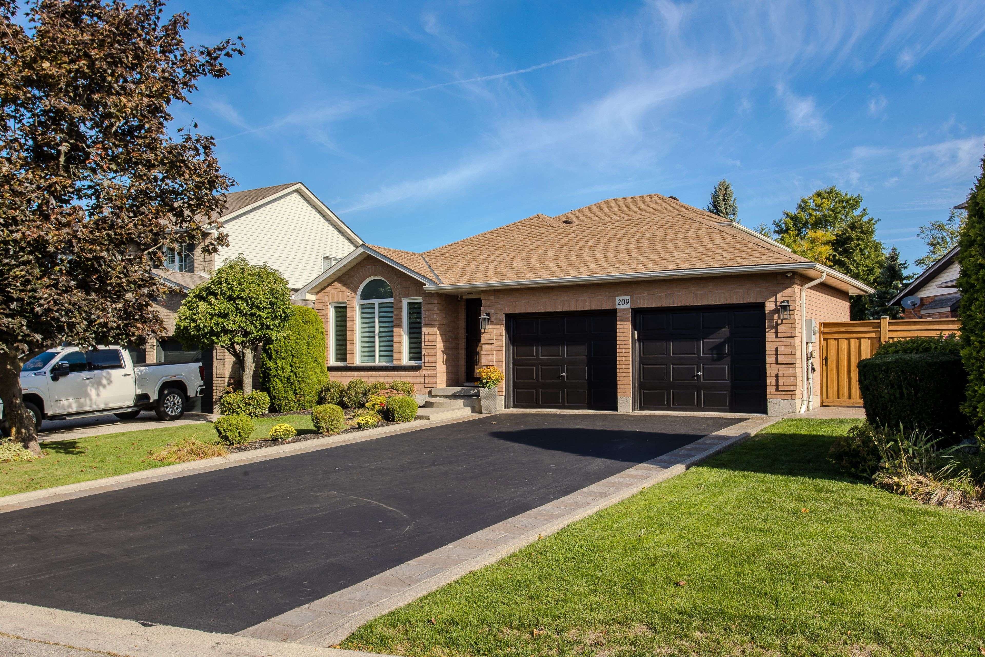 209 Portage LN, Hamilton, ON L0R 1W0