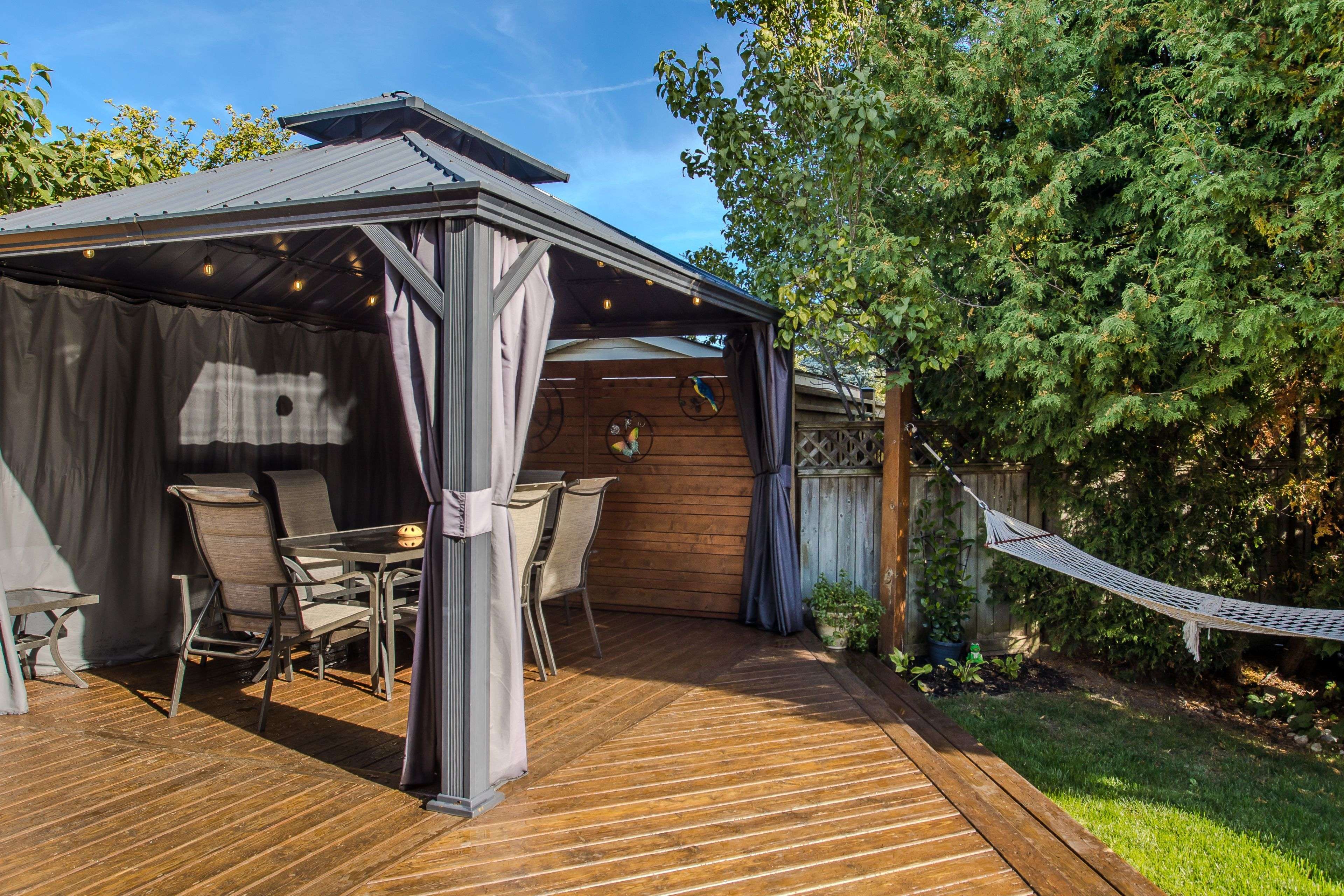 209 Portage LN, Hamilton, ON L0R 1W0