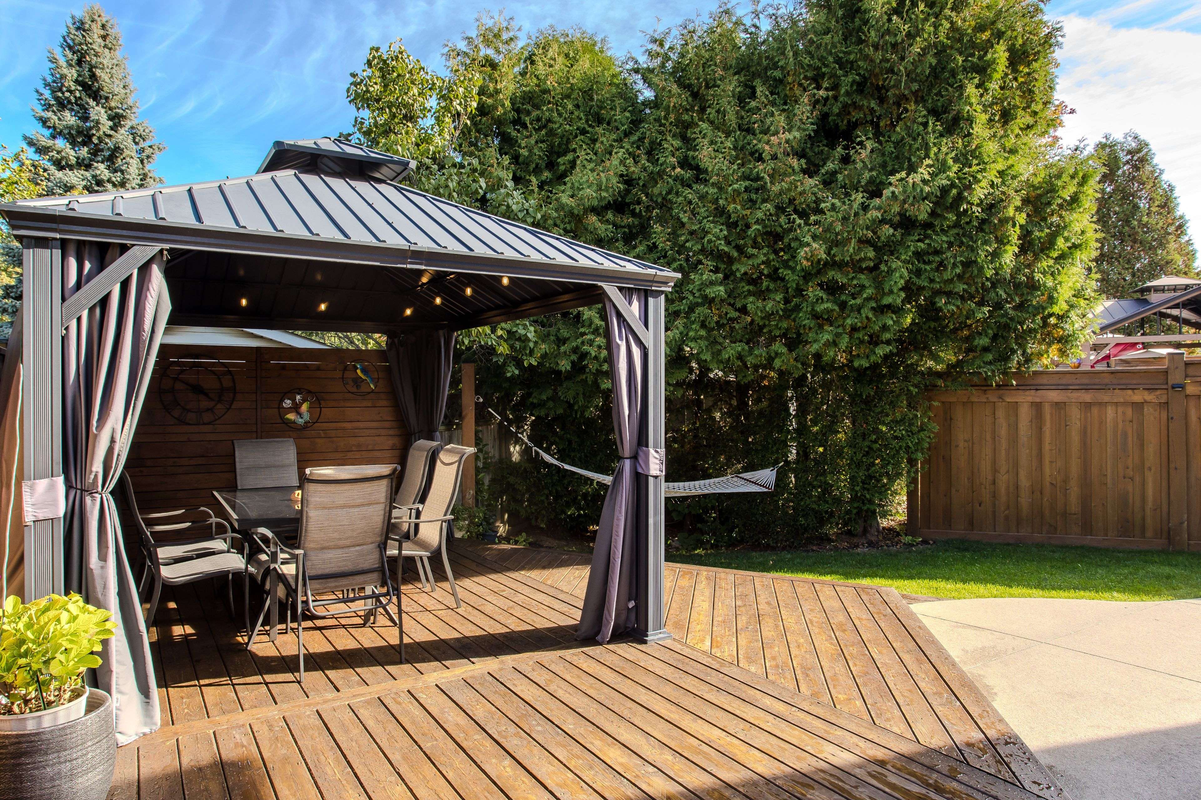 209 Portage LN, Hamilton, ON L0R 1W0