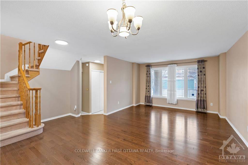 157 ANNAPOLIS CIR, Hunt Club - Windsor Park Village And Area, ON K1V 1Z2