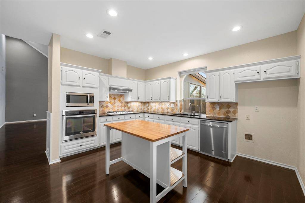 1819 Sandalwood Lane, Grapevine, TX 76051