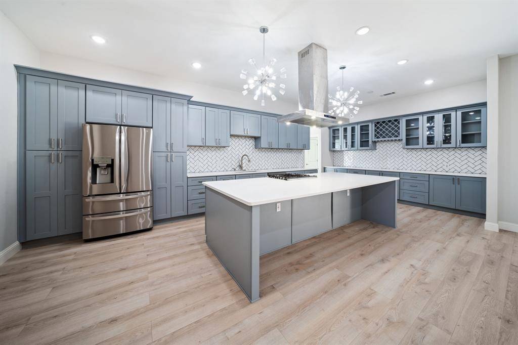 8809 Isom Lane, Dallas, TX 75249