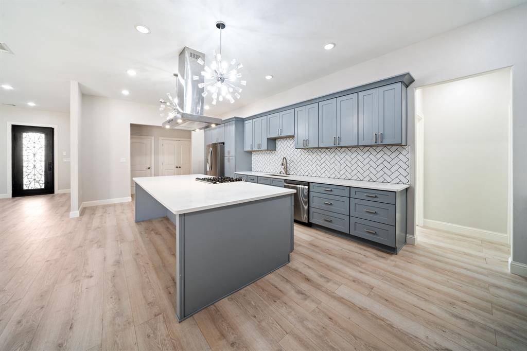 8809 Isom Lane, Dallas, TX 75249