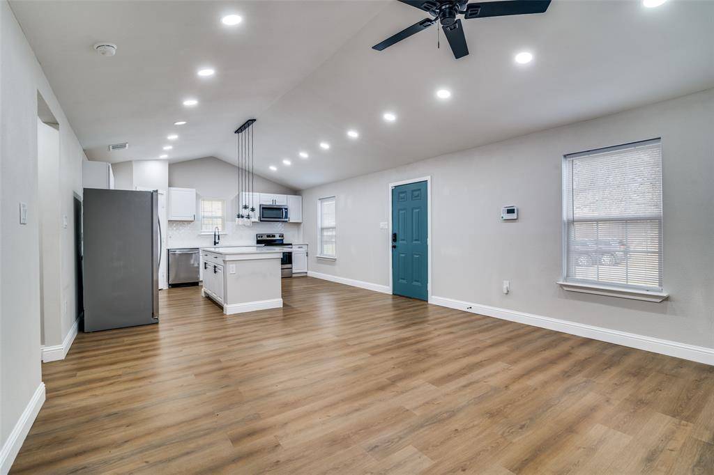 352 E Page Avenue, Dallas, TX 75203