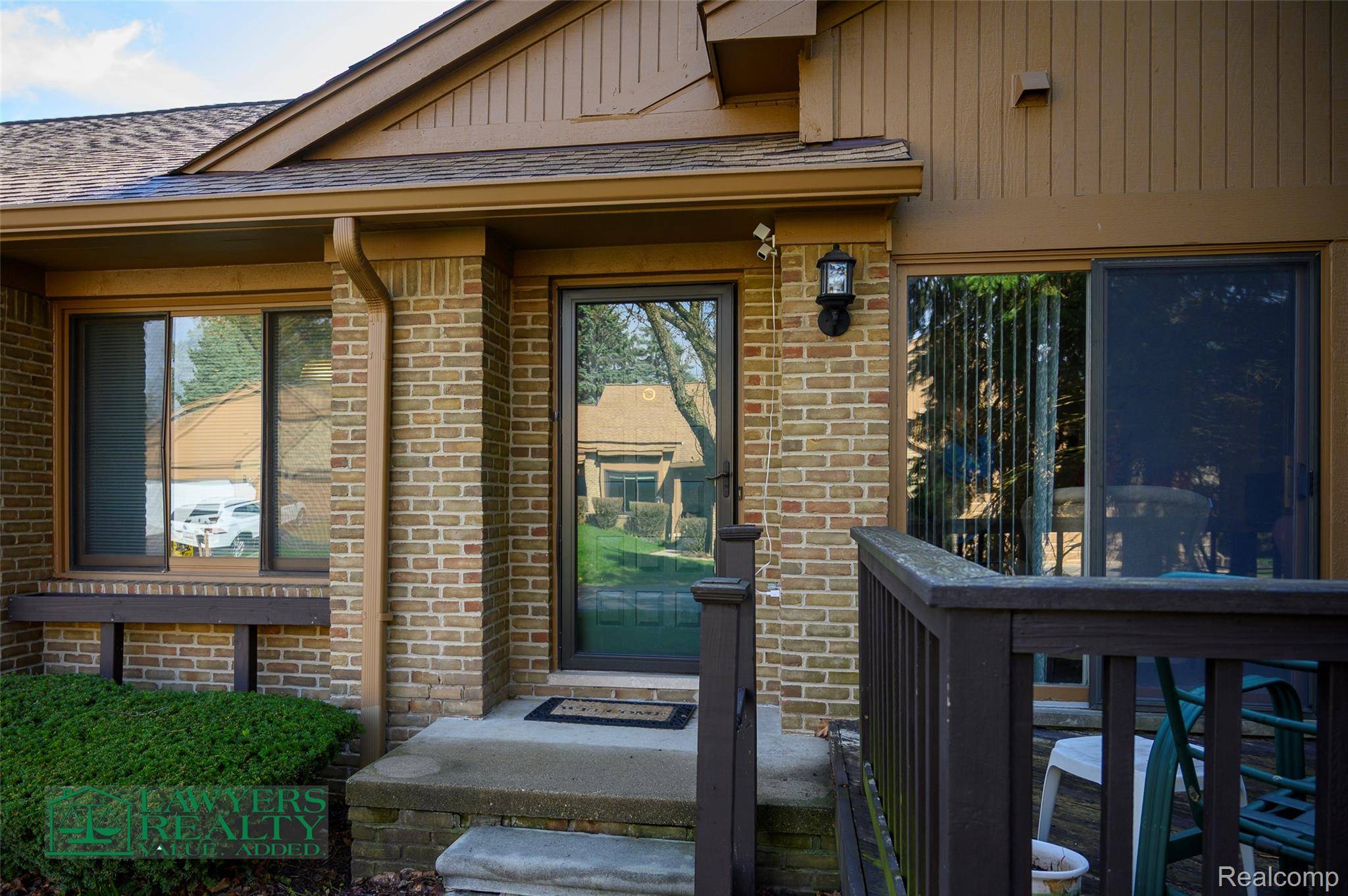 2122 London Bridge DR, Rochester Hills, MI 48307