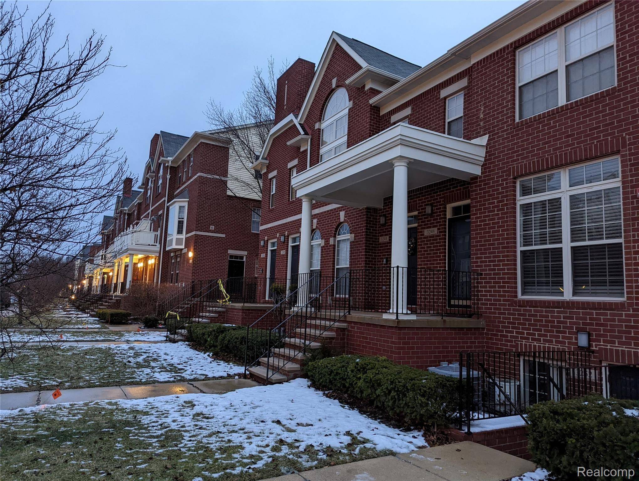 3248 NEWBURY PL #11, Troy, MI 48084