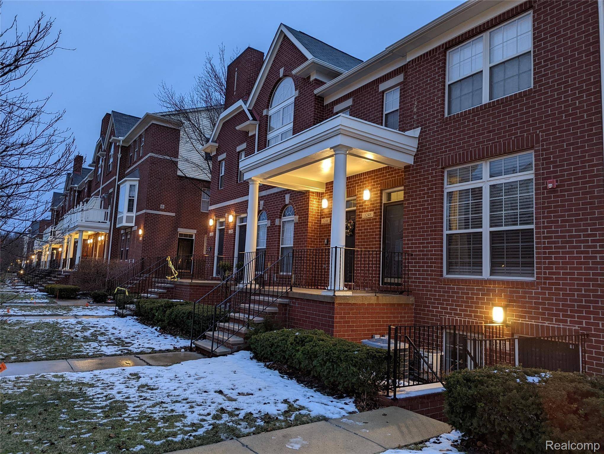 3248 NEWBURY PL #11, Troy, MI 48084