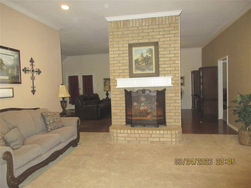 1121 Springwood Drive, Saginaw, TX 76179