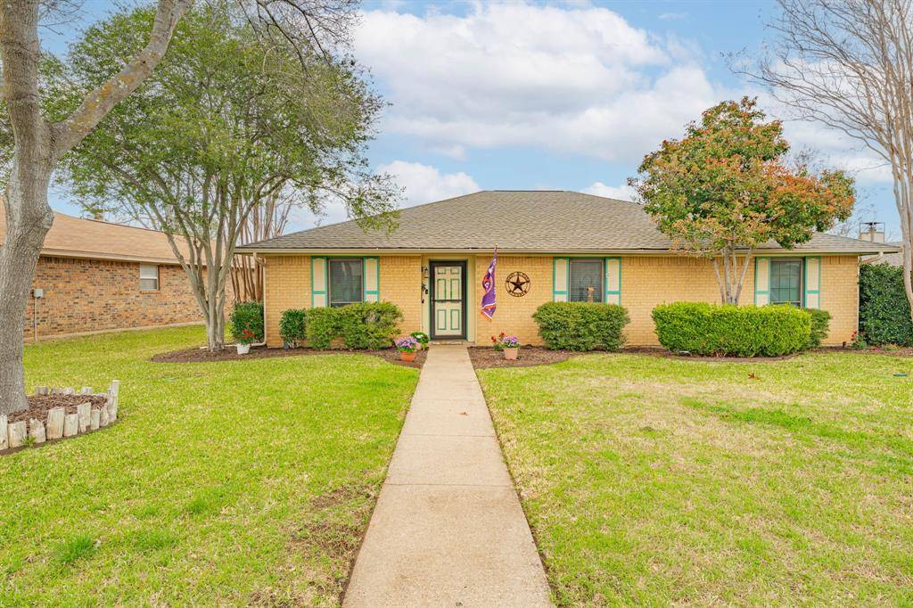 401 Meadow Ridge Drive, Cedar Hill, TX 75104