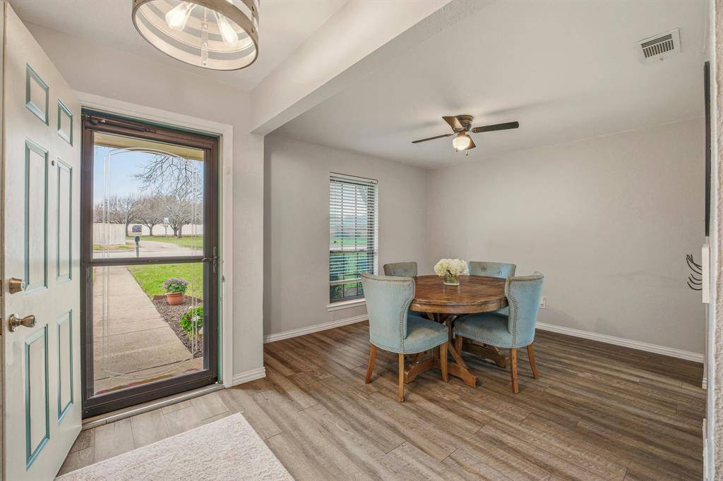 401 Meadow Ridge Drive, Cedar Hill, TX 75104