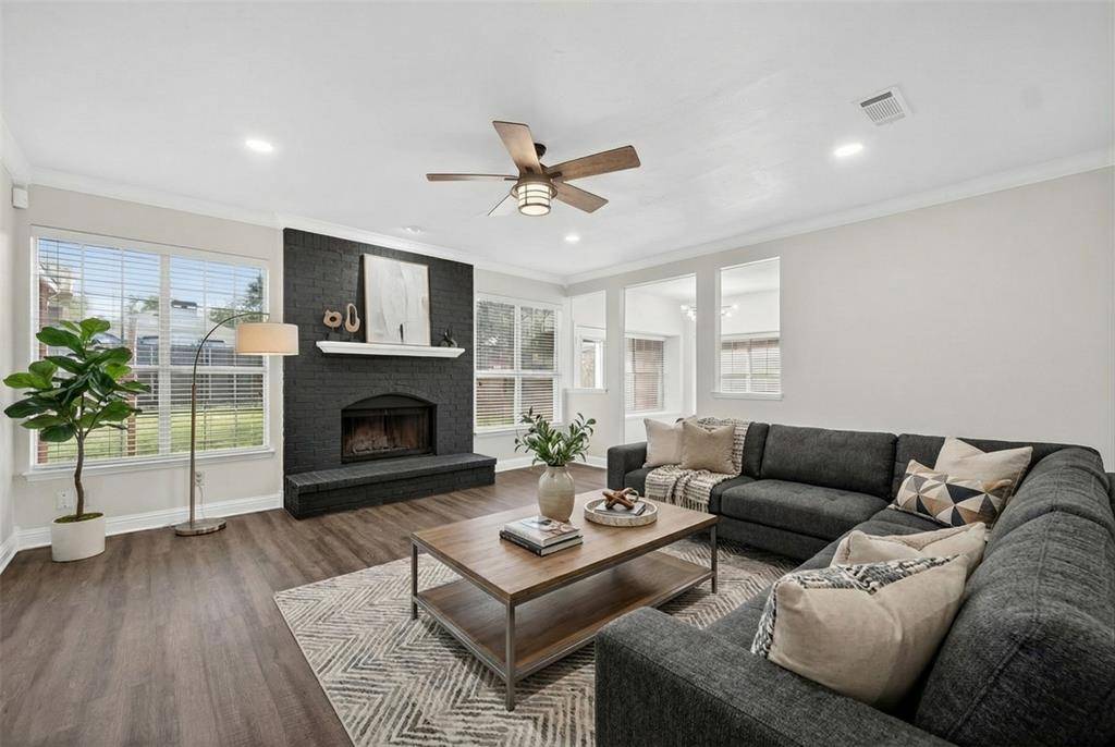 2306 Edinburgh Street, Arlington, TX 76018