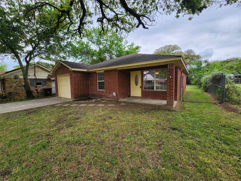 3025 Pueblo Trail, Lake Worth, TX 76135