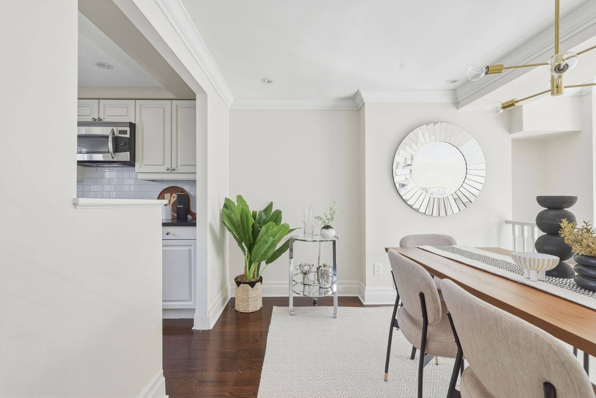 525 Balliol ST #7, Toronto C10, ON M4S 1E1