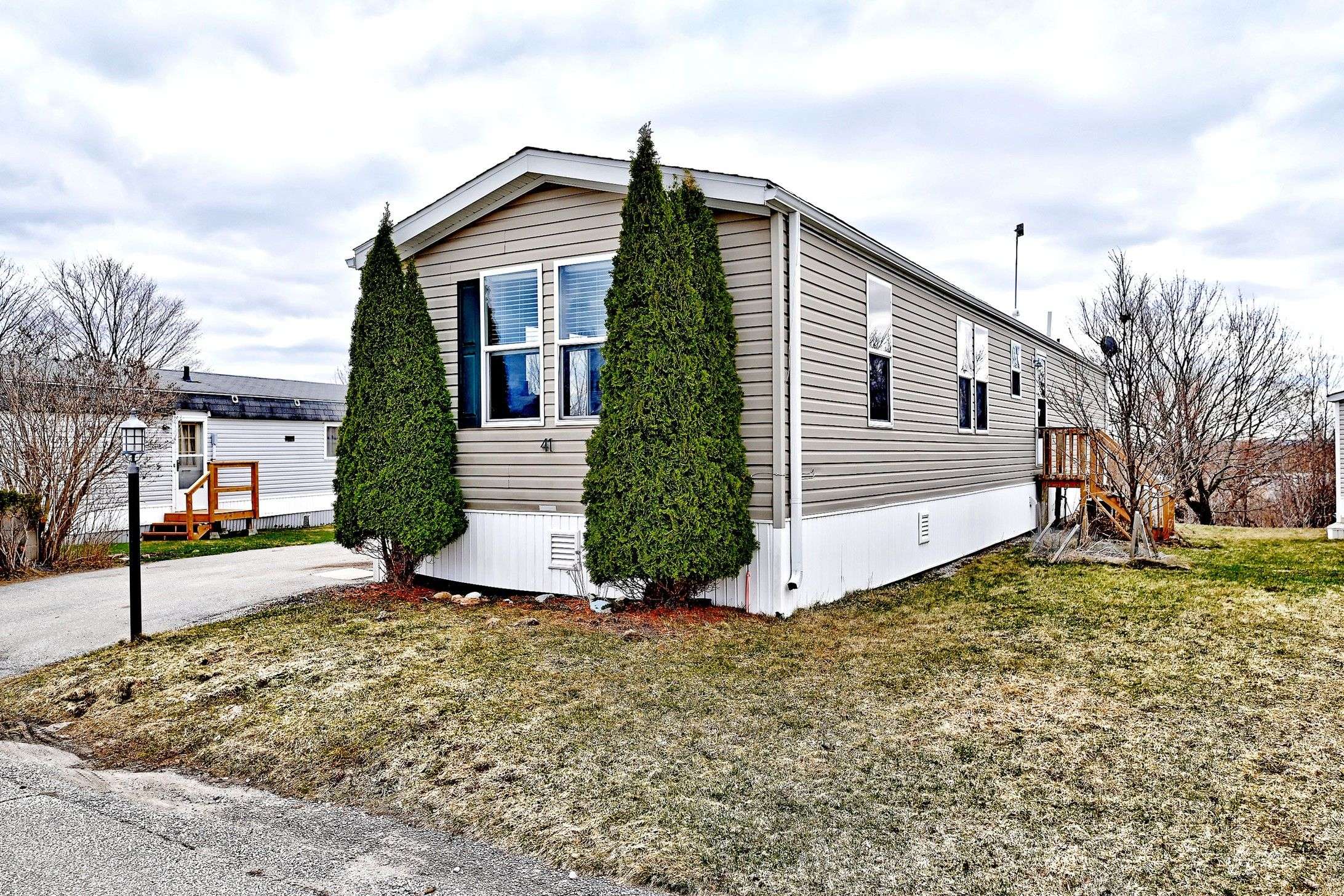 41 Sunrise CIR, Bradford West Gwillimbury, ON L3Z 2A5