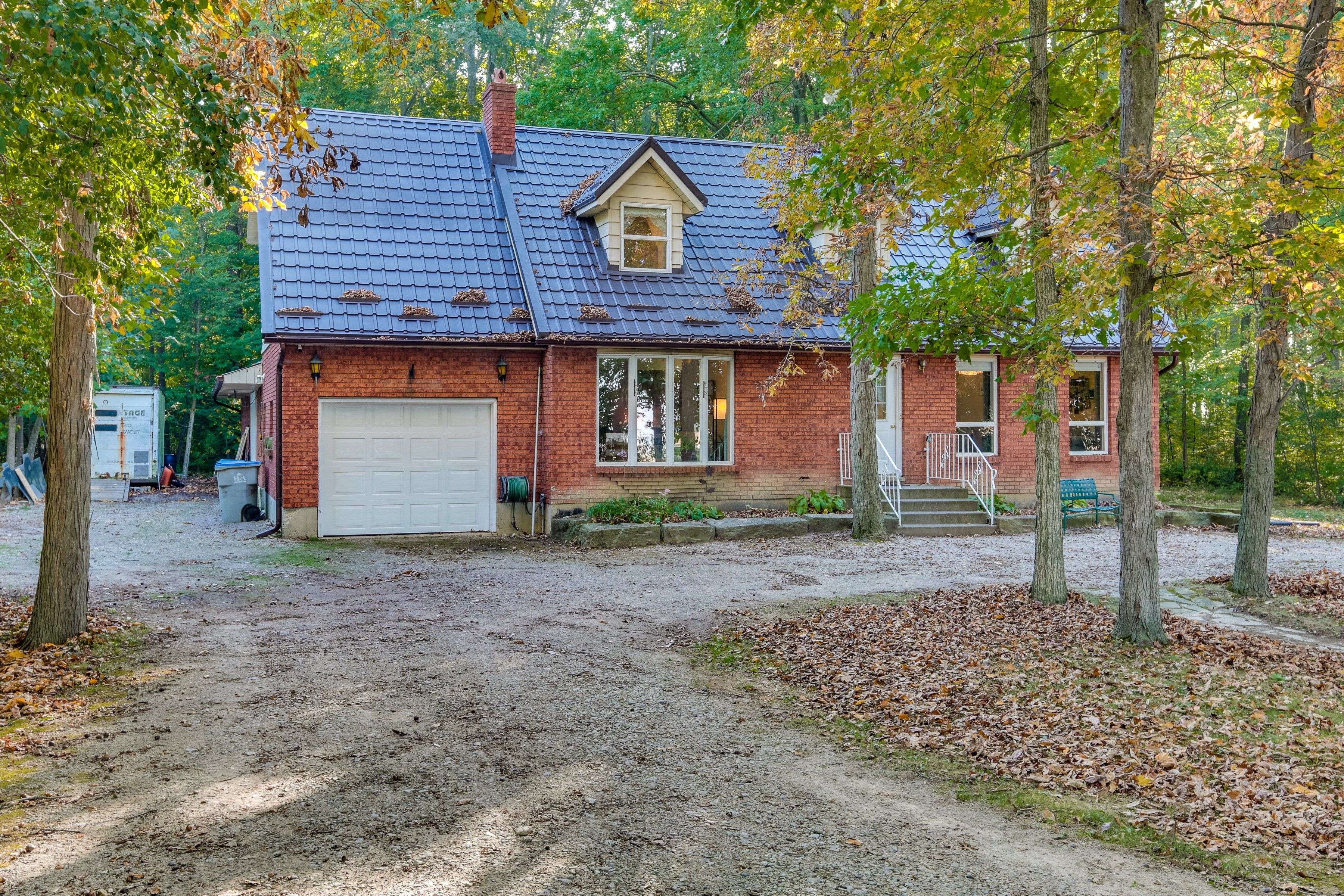 4690 Forest RD, Brooke-alvinston, ON N0M 2S0