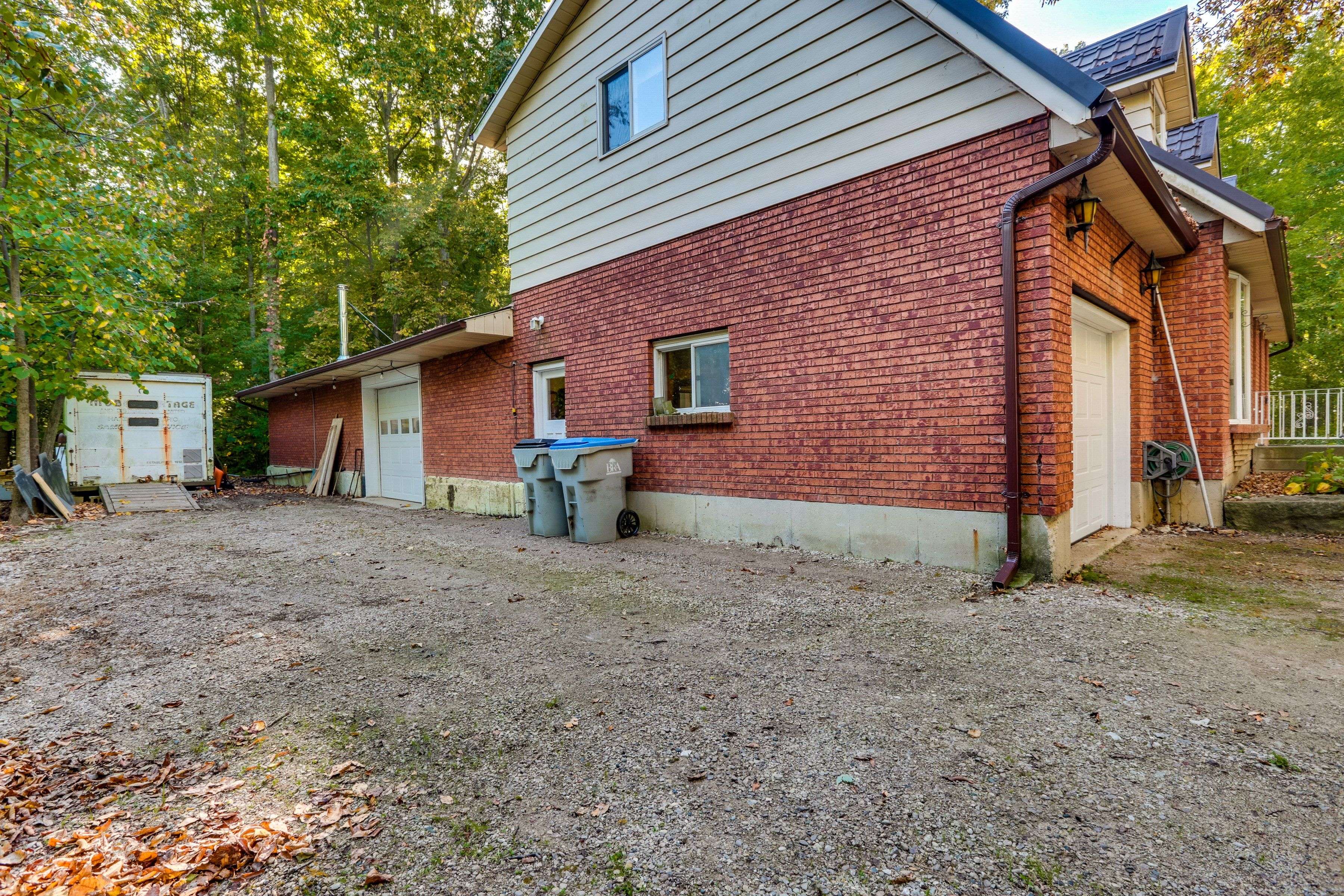 4690 Forest RD, Brooke-alvinston, ON N0M 2S0