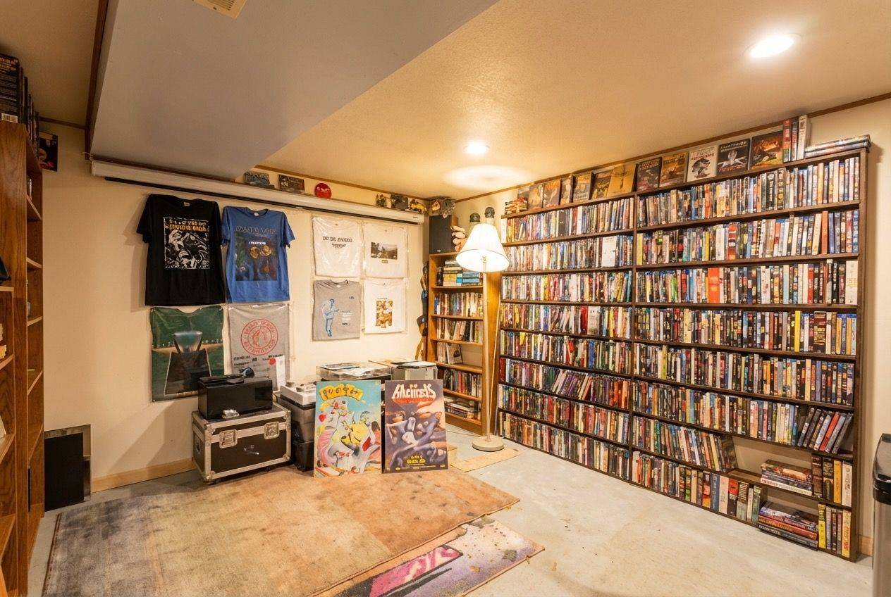 24 Neebig AVE, Manitouwadge, ON P0T 2C0