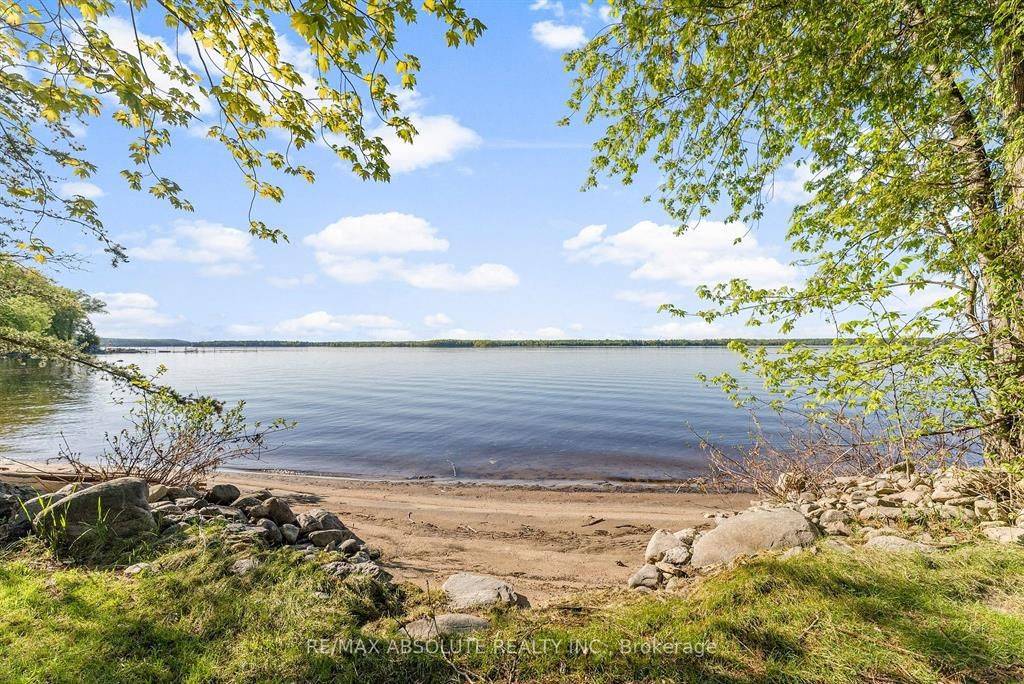 33 B Oakdale LN, Horton, ON K7V 3Z8