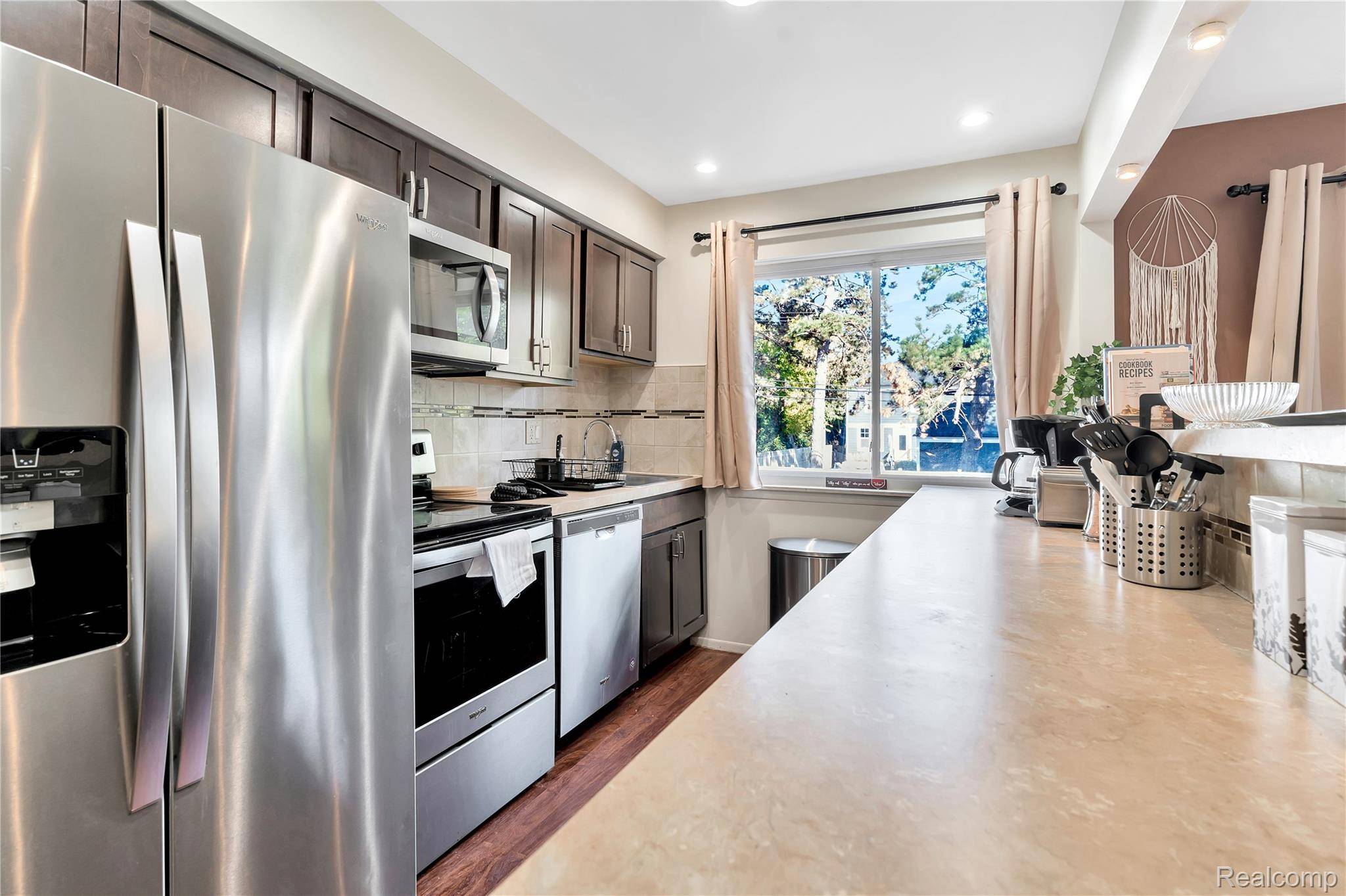 1250 W 9 Mile RD #6, Ferndale, MI 48220