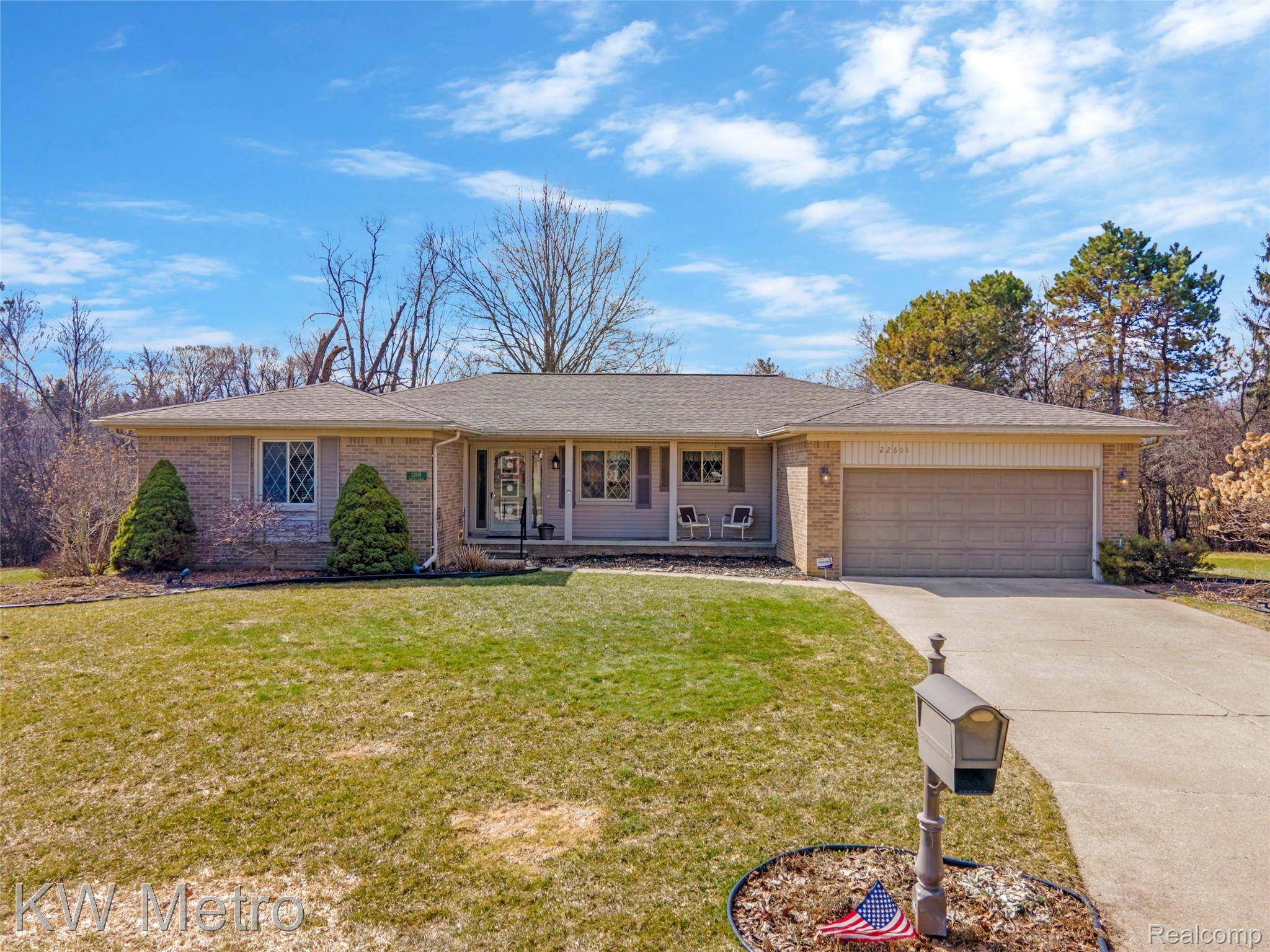 22601 Camille CT, Farmington Hills, MI 48335