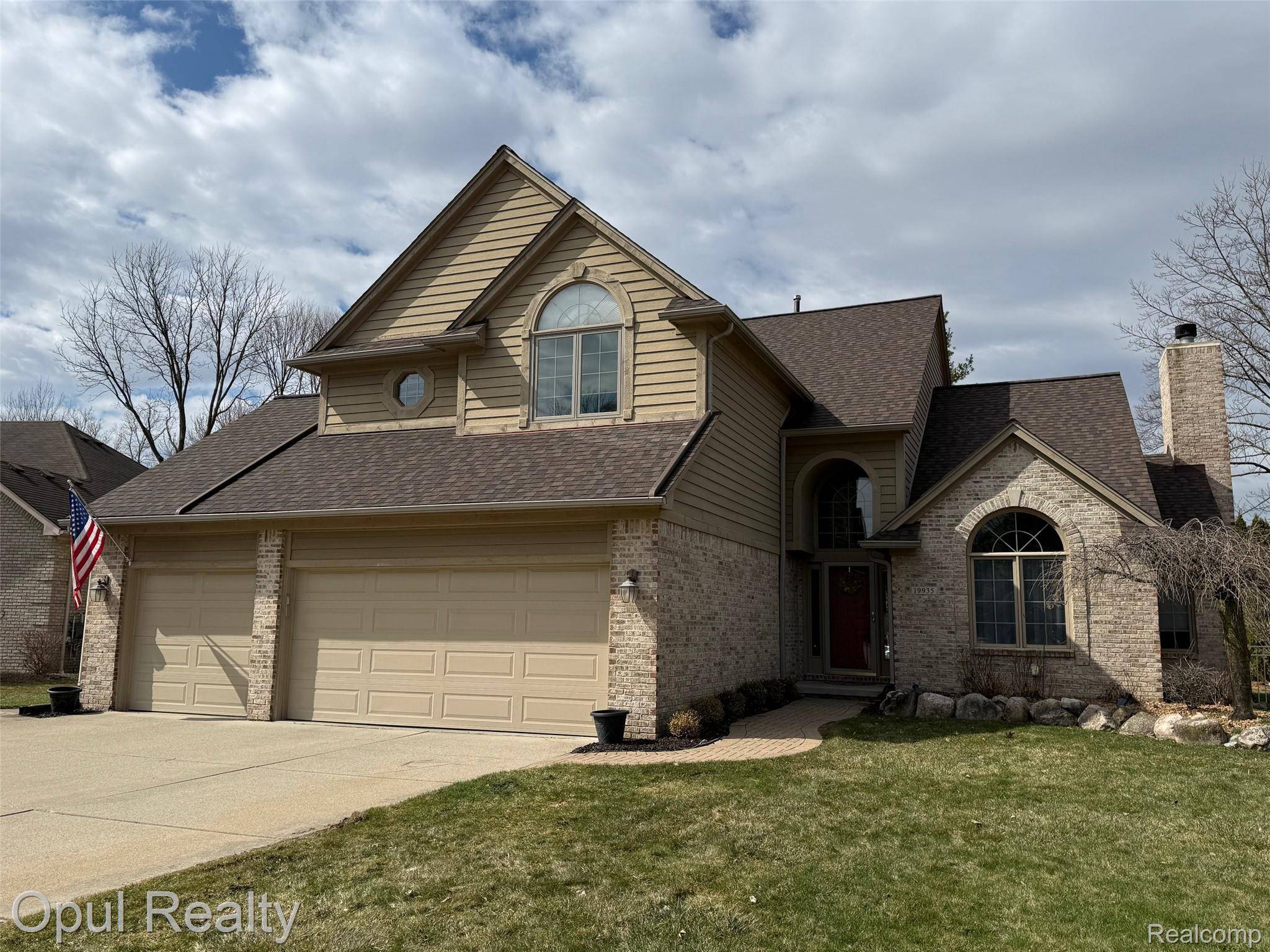 19935 Irving DR, Livonia, MI 48152