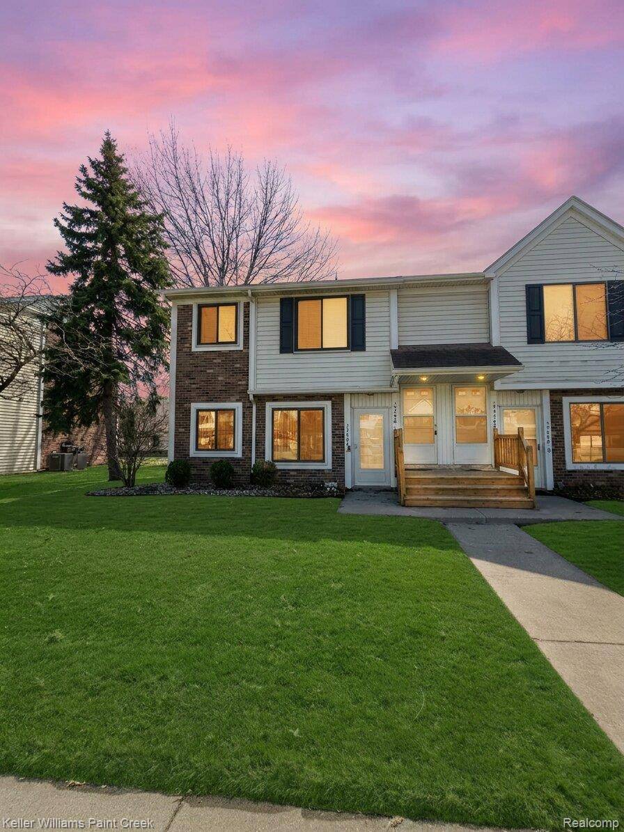 17438 Utica Oaks LN #16, Roseville, MI 48066
