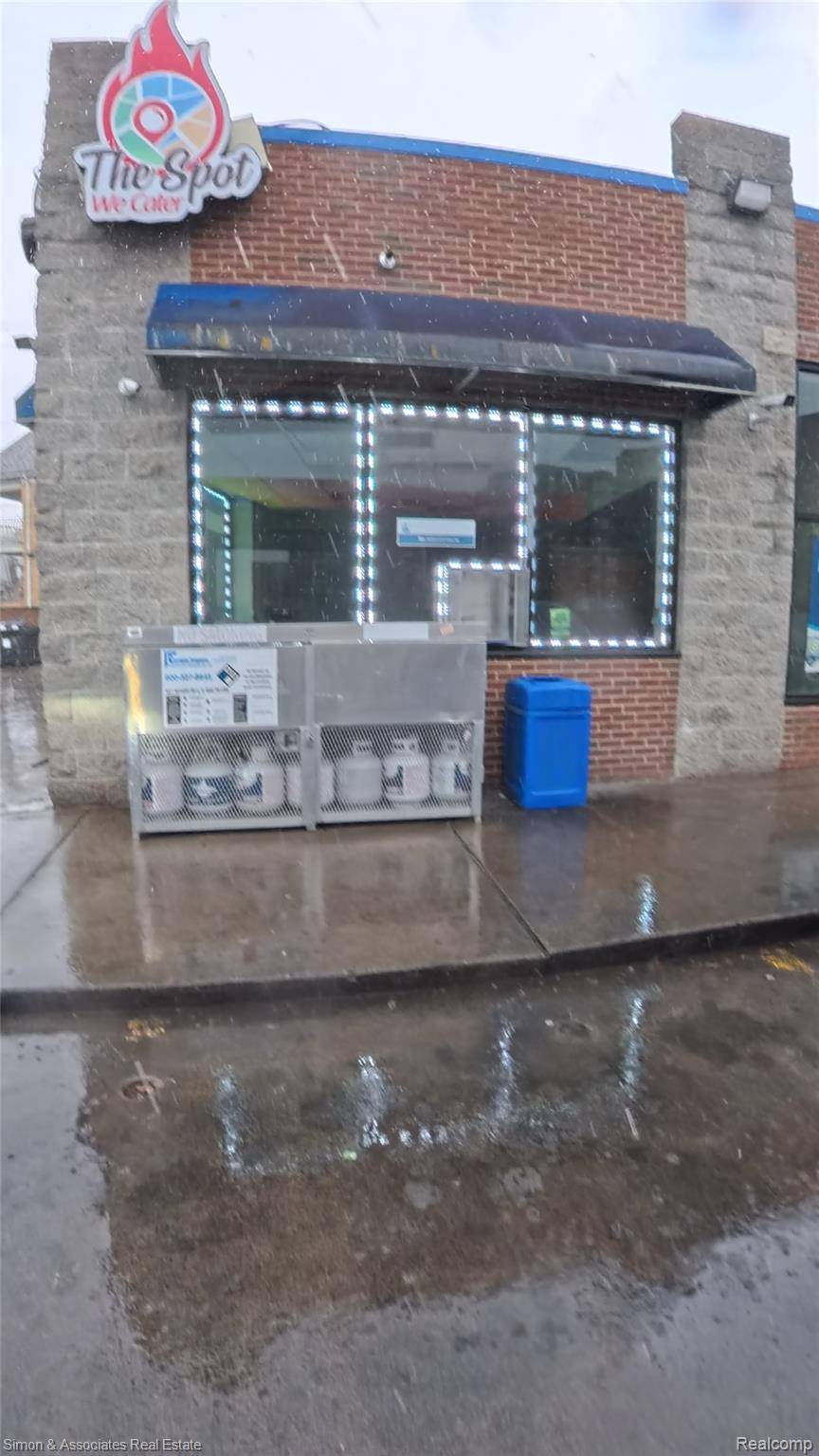 8009 E Jefferson AVE, Detroit, MI 48214