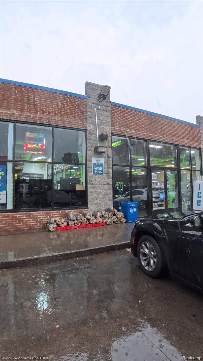 8009 E Jefferson AVE, Detroit, MI 48214