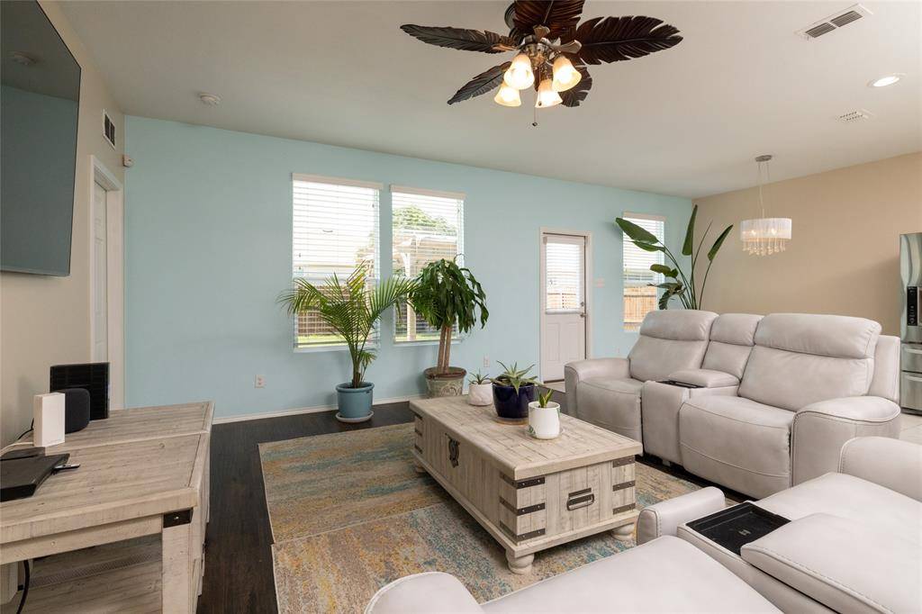 9917 Dolerite Drive, Fort Worth, TX 76131