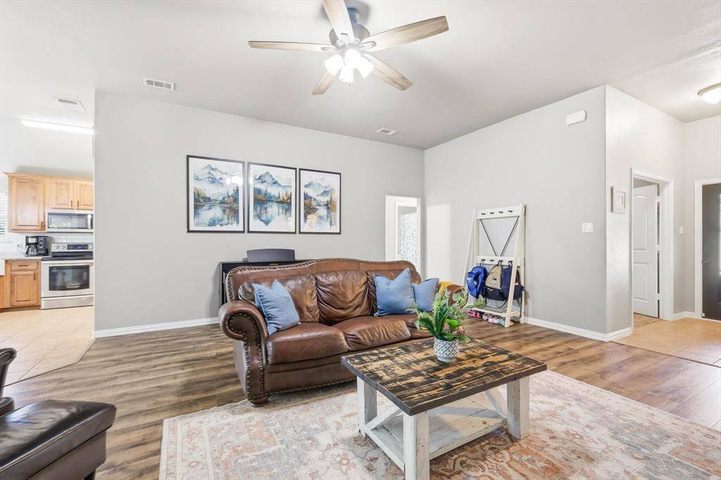 917 New York Avenue, Midlothian, TX 76065